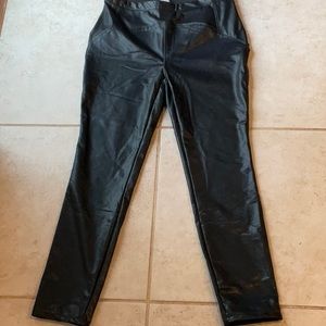 Black Snakeskin Faux leather leggings  Size L. 45% PU 55% Poly.